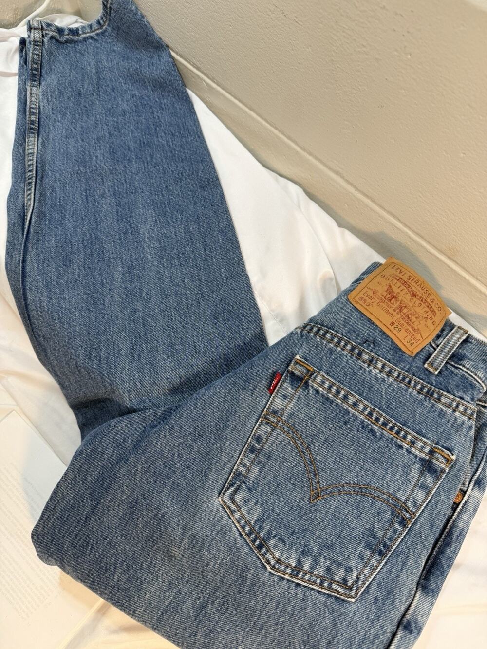 Levi's 550 Relaxed Fit Jeans Mens 29x34 Blue Medium Wash Tapered Leg 100% Cotton